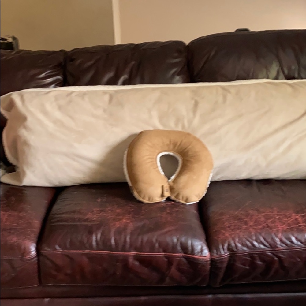 UGG BODY PILLOW AND HEADREST Never used